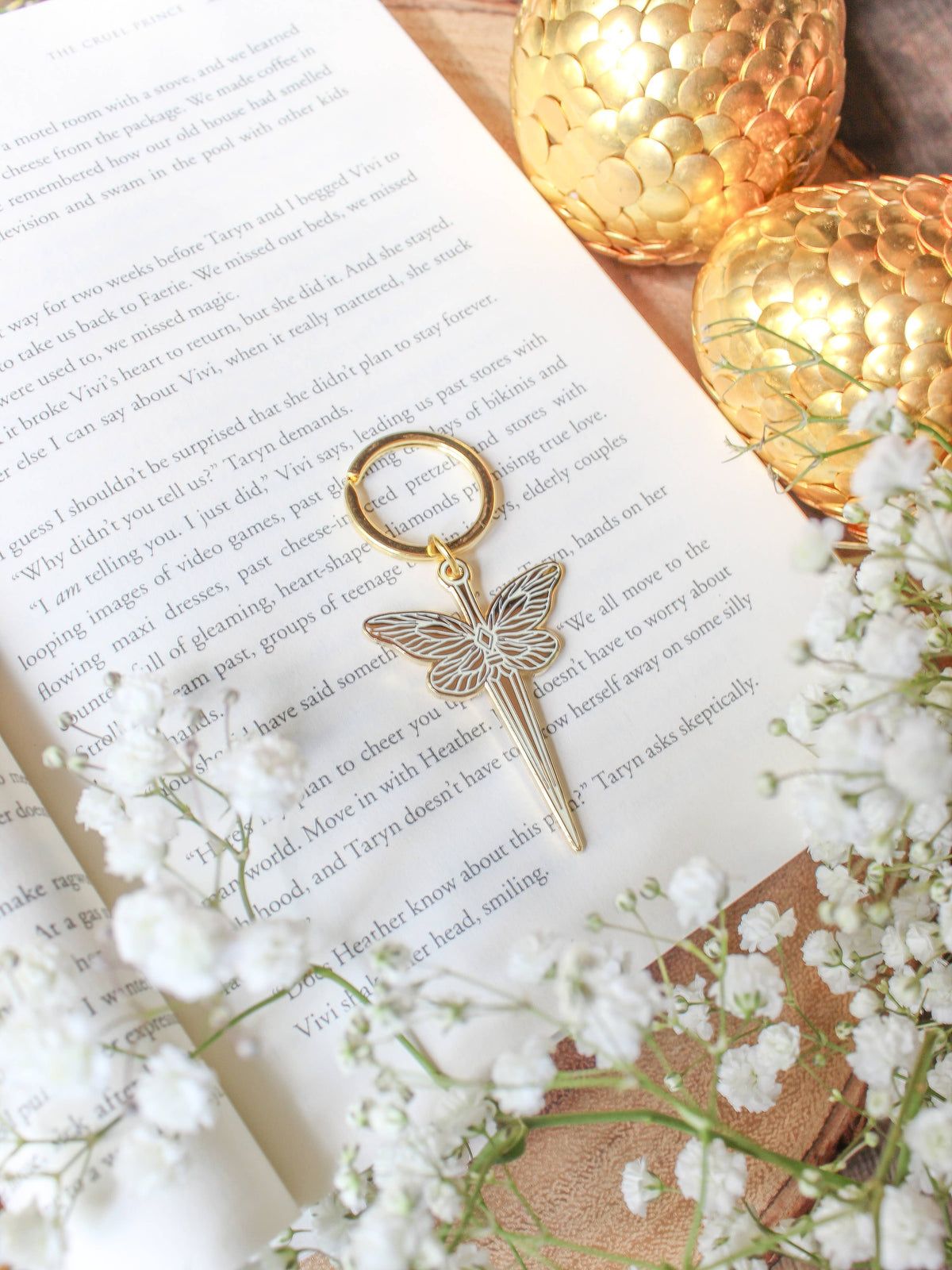 Faerie Dagger Enamel Keychain — Hard Enamel Romantasy Fan Art - Spinsterly Co