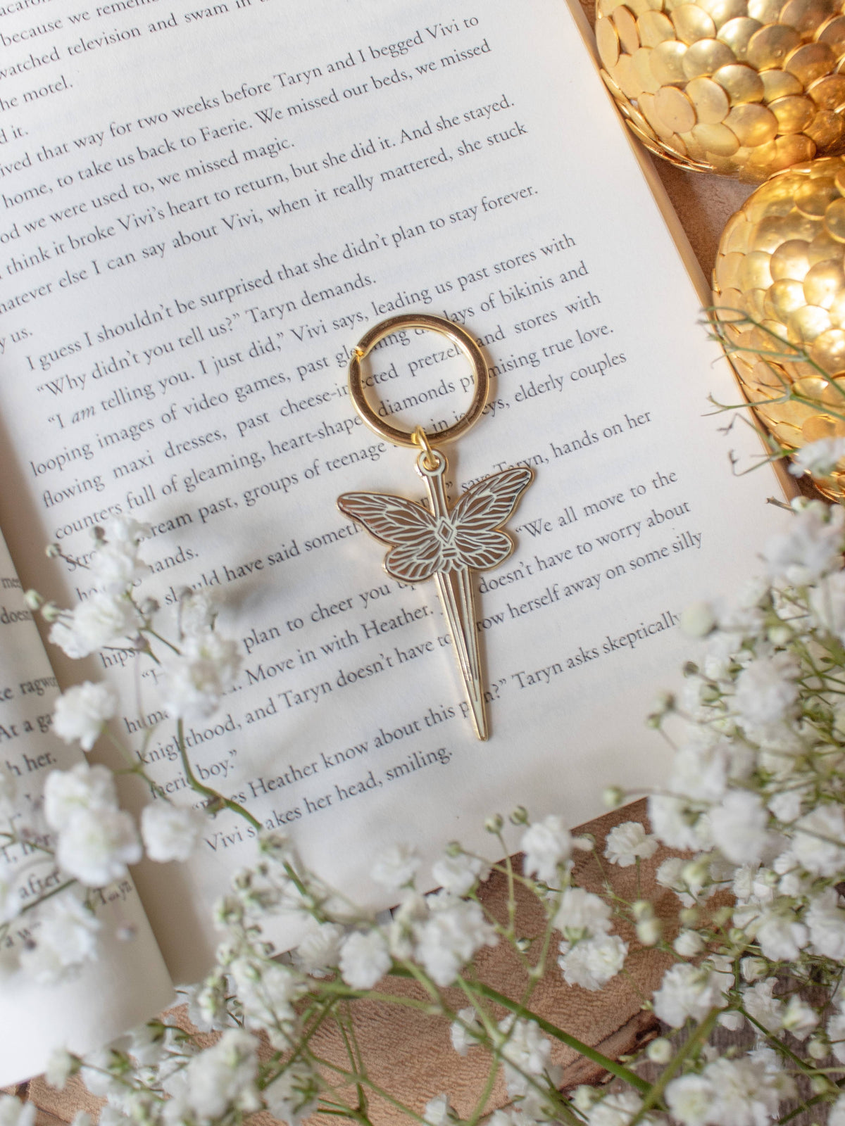 Faerie Dagger Enamel Keychain — Hard Enamel Romantasy Fan Art - Spinsterly Co