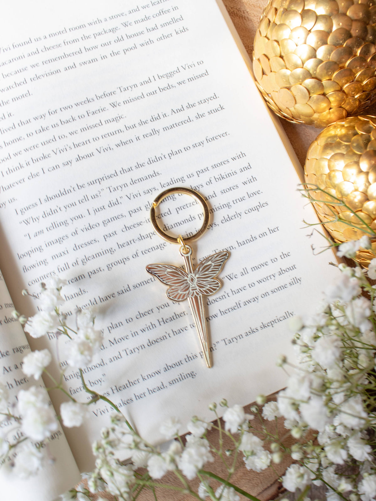 Faerie Dagger Enamel Keychain — Hard Enamel Romantasy Fan Art - Spinsterly Co