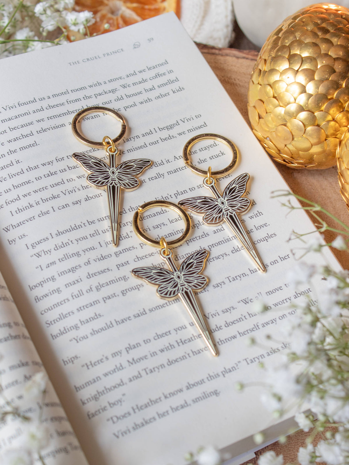 Faerie Dagger Enamel Keychain — Hard Enamel Romantasy Fan Art - Spinsterly Co